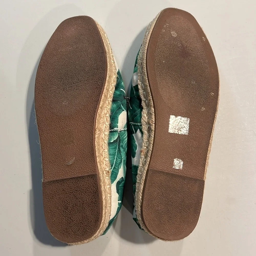 CHINESE Laundry Hayden Floral Green Espadrilles, Size 8